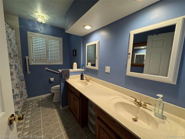 948 Van Sull Street, Westland, MI 48185