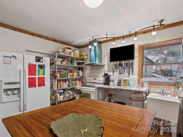 1571 Roaring Fork Road, Burnsville, NC 28714