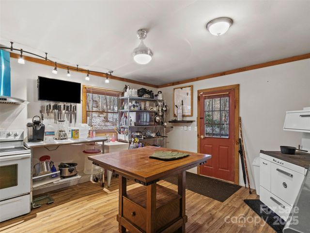 1571 Roaring Fork Road, Burnsville, NC 28714