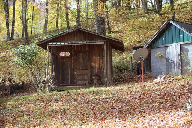 1571 Roaring Fork Road, Burnsville, NC 28714