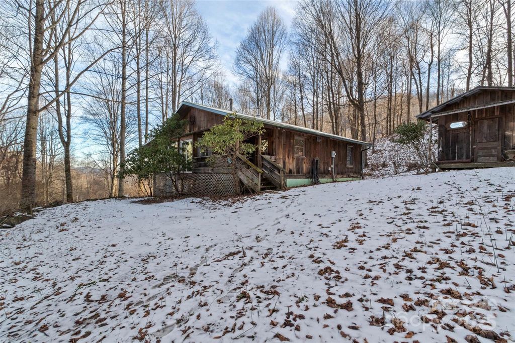 1571 Roaring Fork Road, Burnsville, NC 28714