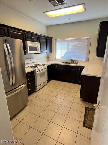 8128 Broken Spur Lane, Las Vegas, NV 89131