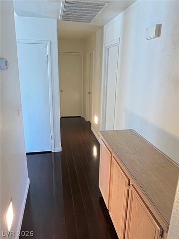 8128 Broken Spur Lane, Las Vegas, NV 89131