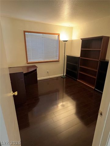 8128 Broken Spur Lane, Las Vegas, NV 89131