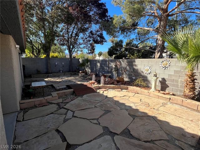 8128 Broken Spur Lane, Las Vegas, NV 89131