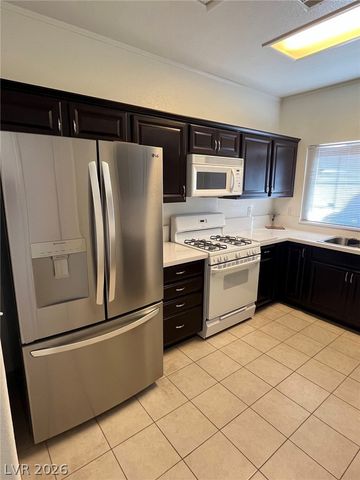 8128 Broken Spur Lane, Las Vegas, NV 89131