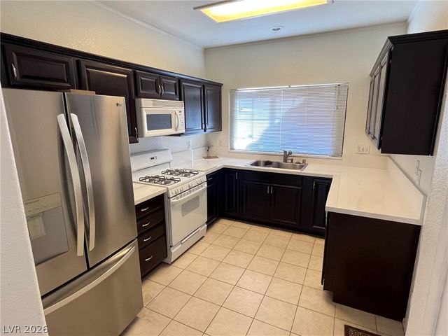 8128 Broken Spur Lane, Las Vegas, NV 89131