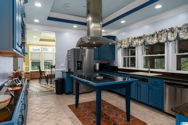 5072 MOUNTAIN VALLEY ROAD, Hueytown, AL 35023