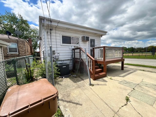 7458 W 64th Place, Summit, IL 60501