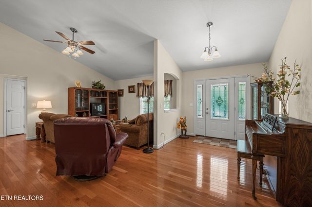 957 Stonecrest Loop, Crossville, TN 38571