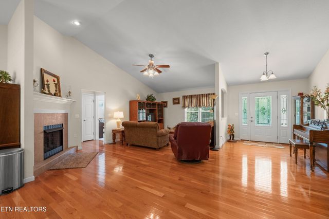 957 Stonecrest Loop, Crossville, TN 38571