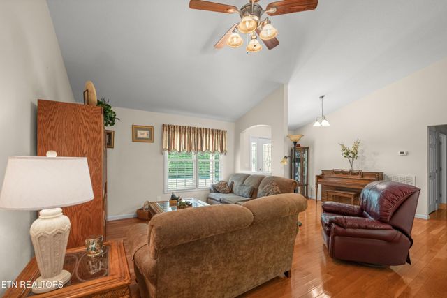 957 Stonecrest Loop, Crossville, TN 38571