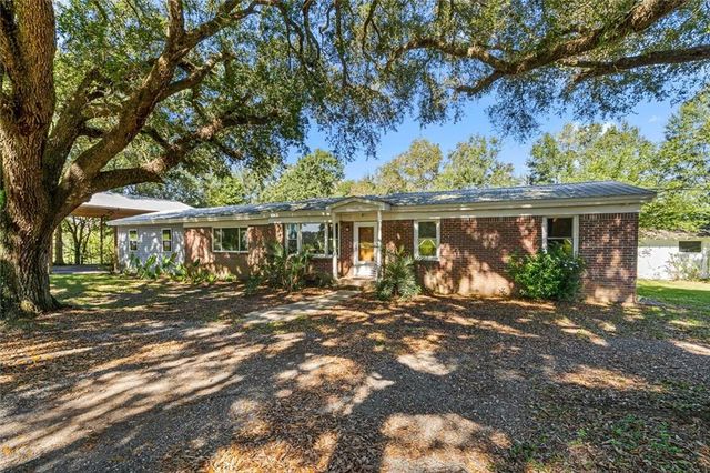 23747 County Road 64 Road, Robertsdale, AL 36567