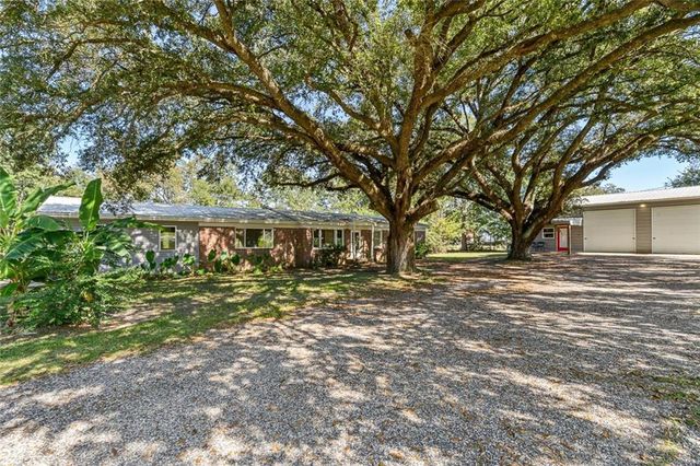 23747 County Road 64 Road, Robertsdale, AL 36567