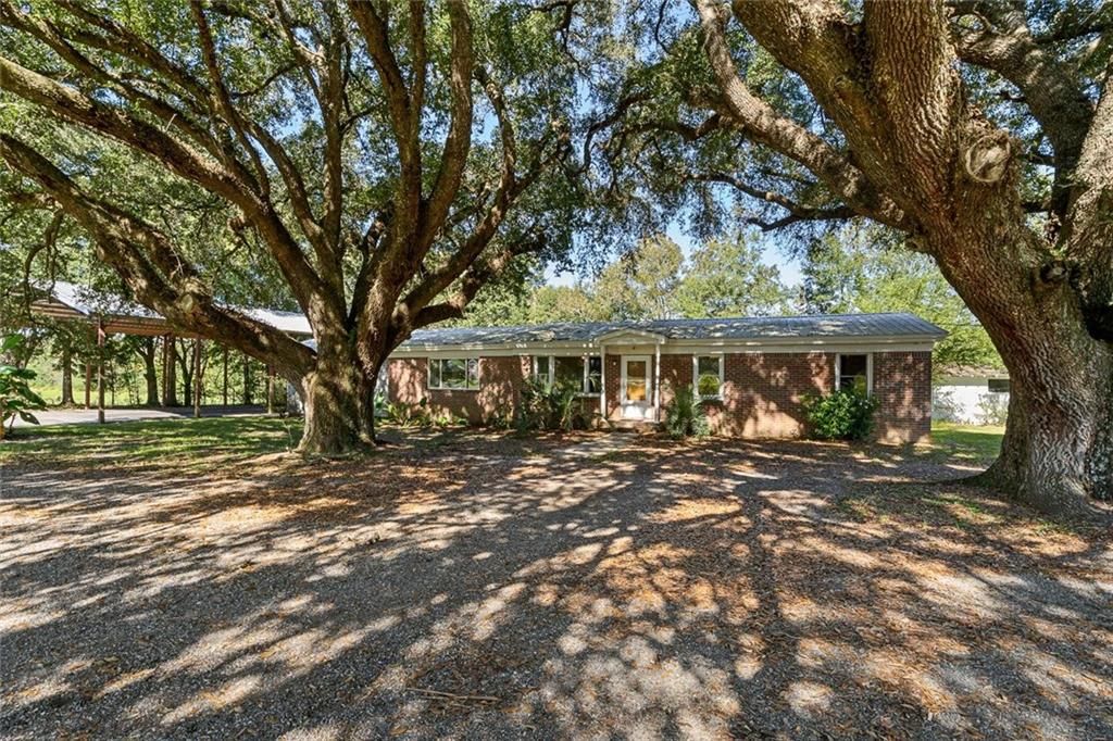 23747 County Road 64 Road, Robertsdale, AL 36567