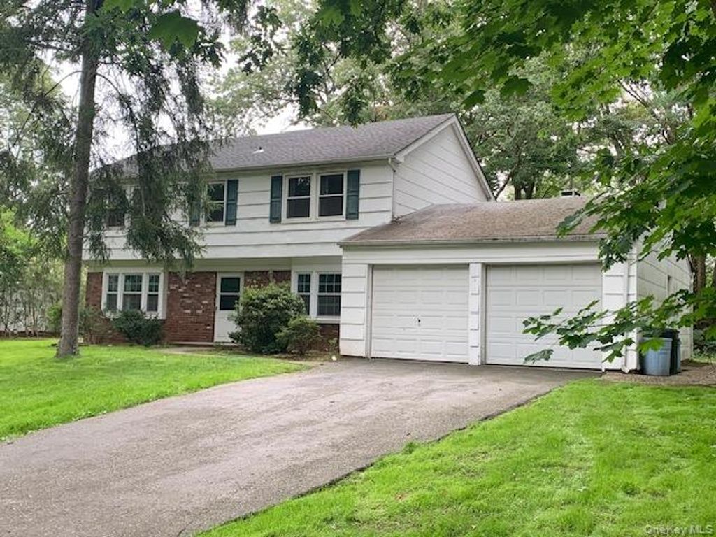 17 Skylark Lane, Stony Brook, NY 11790