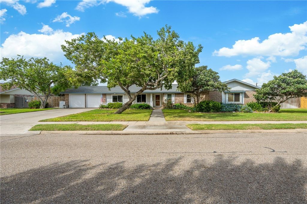 318 Seco Dr, Portland, TX 78374