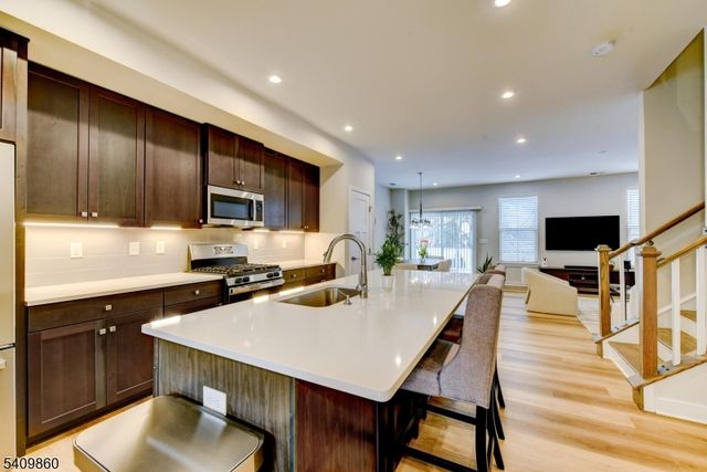 4 Owen Ct 4, Franklin Twp., NJ 08873