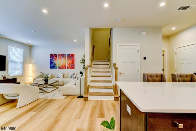 4 Owen Ct 4, Franklin Twp., NJ 08873