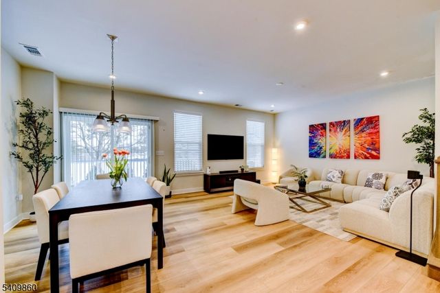 4 Owen Ct 4, Franklin Twp., NJ 08873