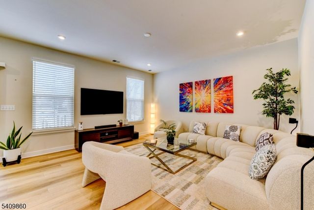 4 Owen Ct 4, Franklin Twp., NJ 08873