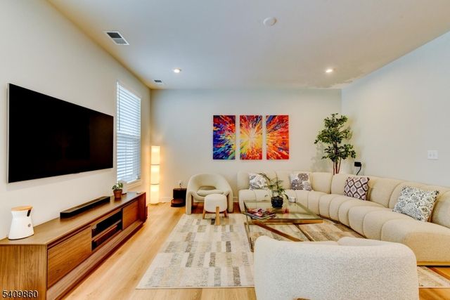 4 Owen Ct 4, Franklin Twp., NJ 08873