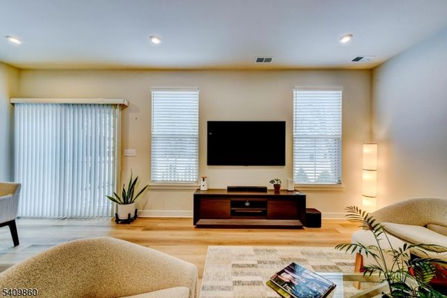 4 Owen Ct 4, Franklin Twp., NJ 08873