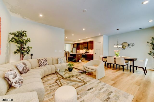 4 Owen Ct 4, Franklin Twp., NJ 08873