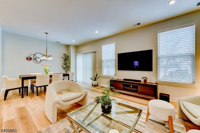 4 Owen Ct 4, Franklin Twp., NJ 08873