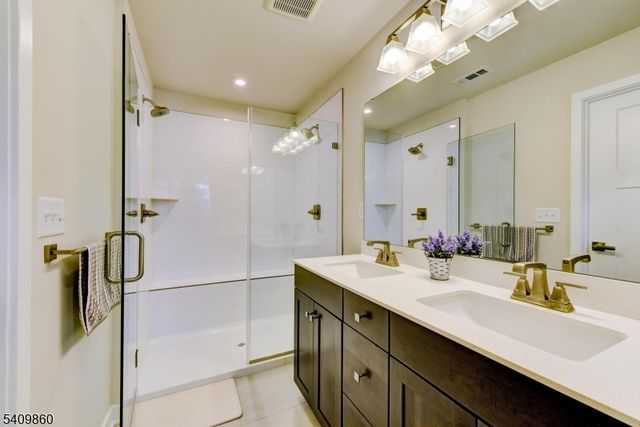 4 Owen Ct 4, Franklin Twp., NJ 08873