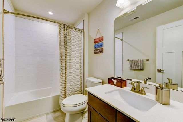 4 Owen Ct 4, Franklin Twp., NJ 08873