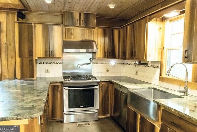288 Wildhorse Cove Circle, Cleveland, GA 30528
