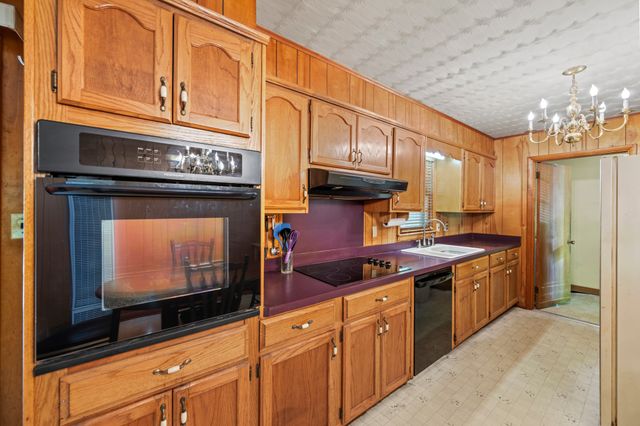 472 Oakville Cir, Parsons, TN 38363