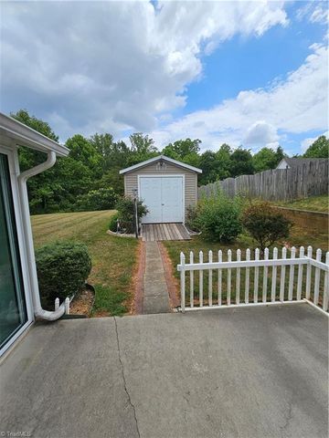 4368 Glenmore Creek Drive, Winston-salem, NC 27107