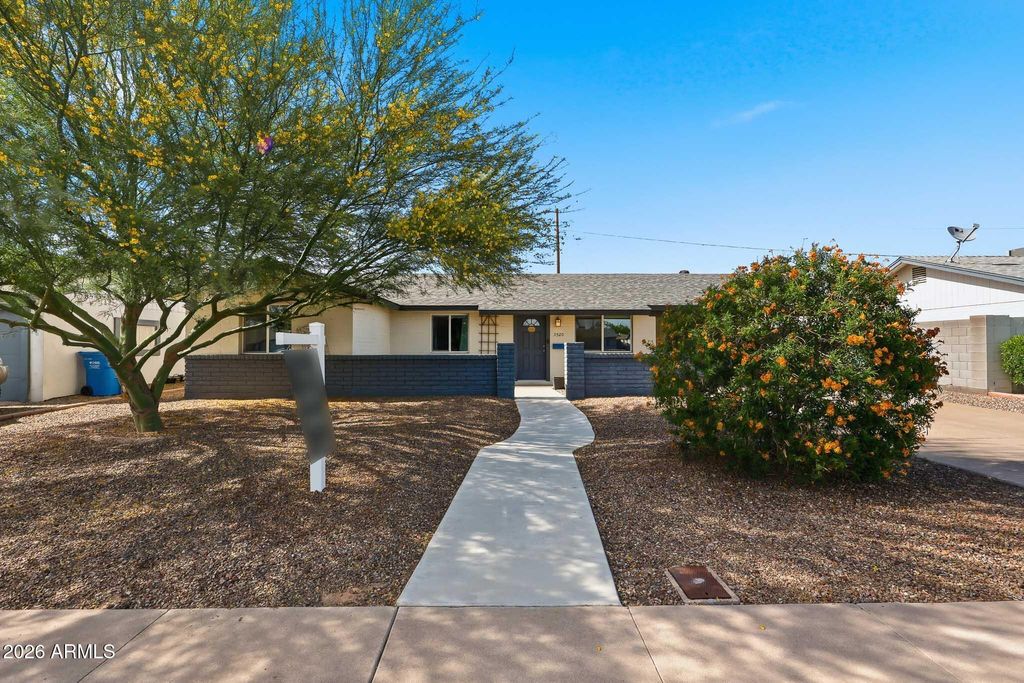 Image 1 of property listing at 3520 E THUNDERBIRD Road, Phoenix, AZ 85032
