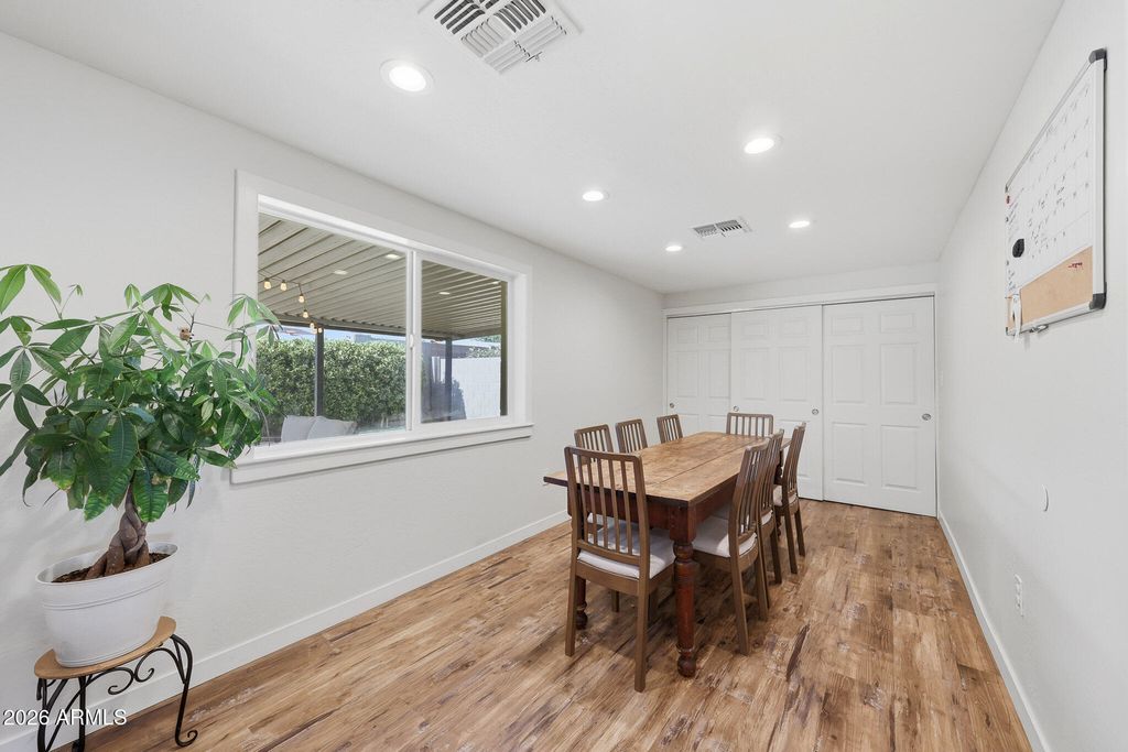 Image 11 of property listing at 3520 E THUNDERBIRD Road, Phoenix, AZ 85032