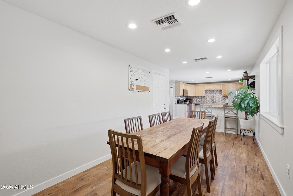 Image 12 of property listing at 3520 E THUNDERBIRD Road, Phoenix, AZ 85032