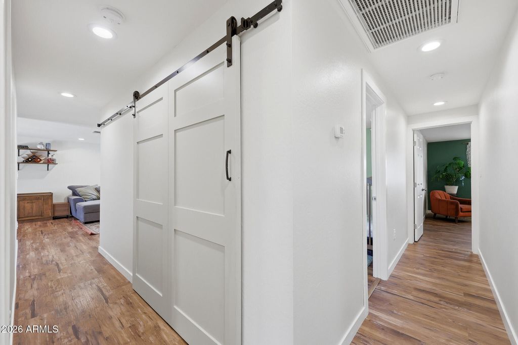 Image 13 of property listing at 3520 E THUNDERBIRD Road, Phoenix, AZ 85032
