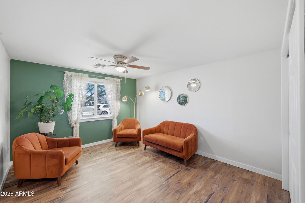 Image 22 of property listing at 3520 E THUNDERBIRD Road, Phoenix, AZ 85032