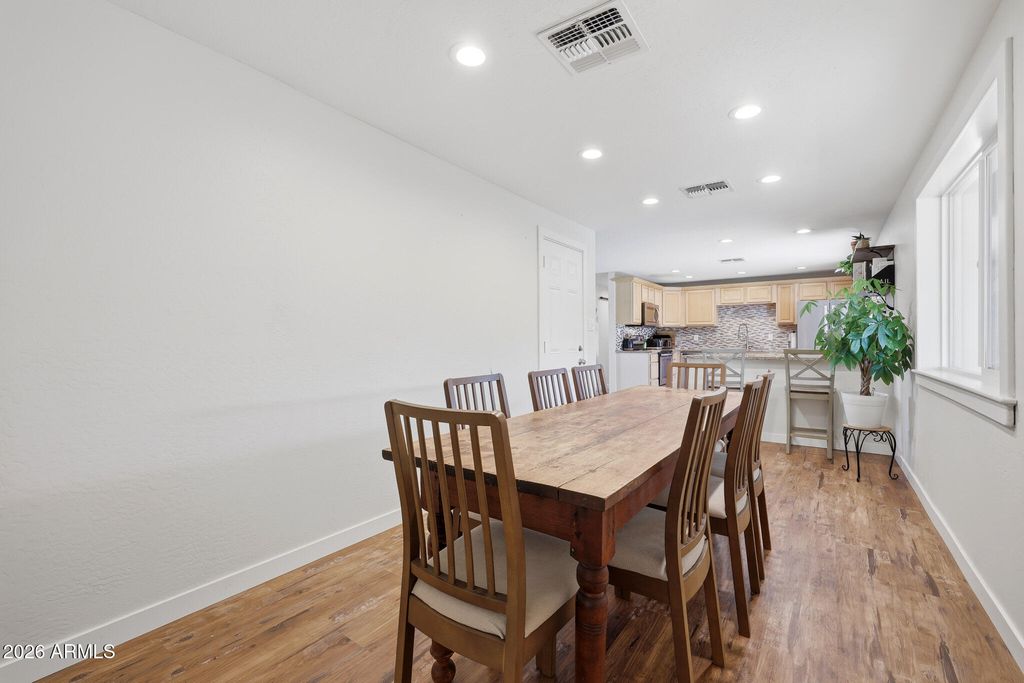Image 25 of property listing at 3520 E THUNDERBIRD Road, Phoenix, AZ 85032
