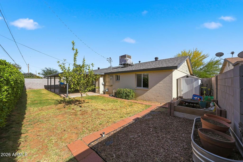 Image 31 of property listing at 3520 E THUNDERBIRD Road, Phoenix, AZ 85032