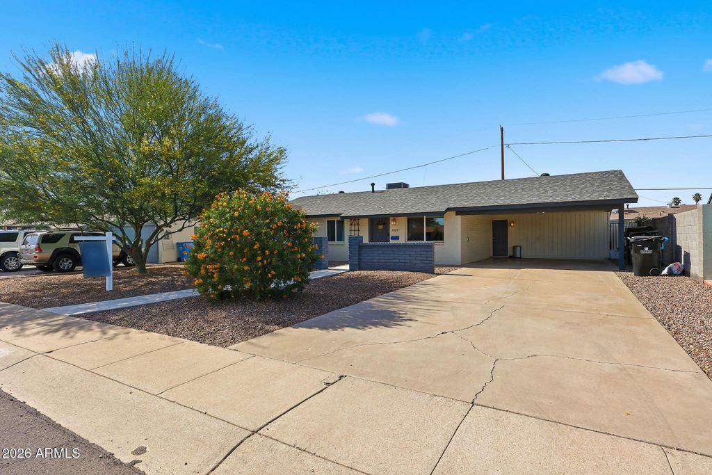 Image 34 of property listing at 3520 E THUNDERBIRD Road, Phoenix, AZ 85032