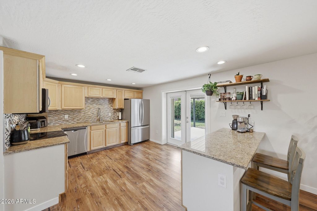 Image 6 of property listing at 3520 E THUNDERBIRD Road, Phoenix, AZ 85032