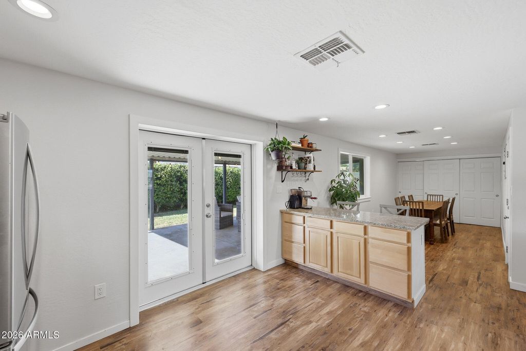 Image 9 of property listing at 3520 E THUNDERBIRD Road, Phoenix, AZ 85032