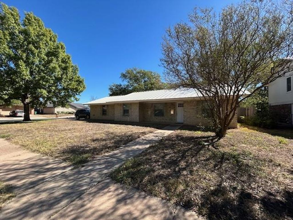 8709 Donna Gail DR, Austin, TX 78757