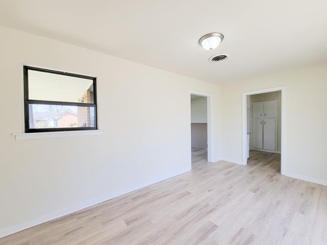 133 S Yaupon Street, Lake Jackson, TX 77566