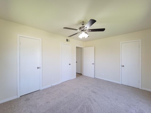 133 S Yaupon Street, Lake Jackson, TX 77566