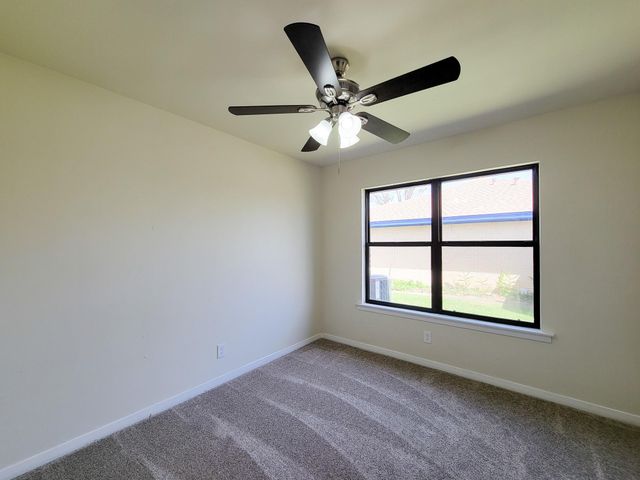 133 S Yaupon Street, Lake Jackson, TX 77566