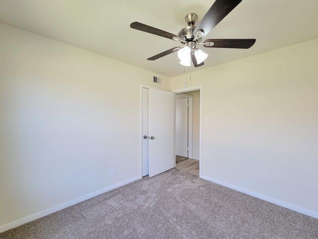 133 S Yaupon Street, Lake Jackson, TX 77566
