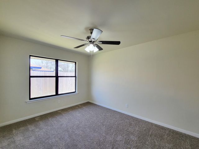 133 S Yaupon Street, Lake Jackson, TX 77566
